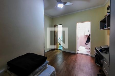 Casa à venda com 242m², 3 quartos e 3 vagasSuíte 2