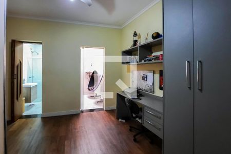 Casa à venda com 242m², 3 quartos e 3 vagasSuíte 2