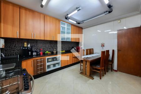 Casa à venda com 242m², 3 quartos e 3 vagasCozinha