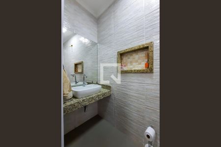 Casa à venda com 242m², 3 quartos e 3 vagasLavabo