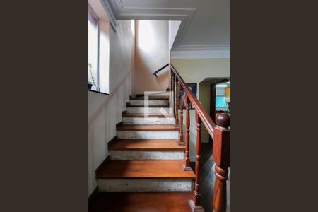 Casa à venda com 242m², 3 quartos e 3 vagasEscada