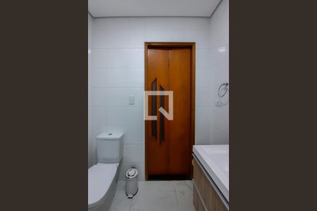 Casa à venda com 242m², 3 quartos e 3 vagasBanheiro da Suíte 2