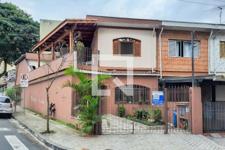 Casa à venda com 242m², 3 quartos e 3 vagasFachada