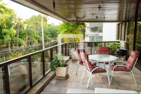 Apartamento à venda com 300m², 4 quartos e 4 vagasVaranda da Sala