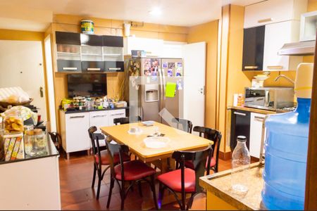 Apartamento à venda com 300m², 4 quartos e 4 vagasCozinha