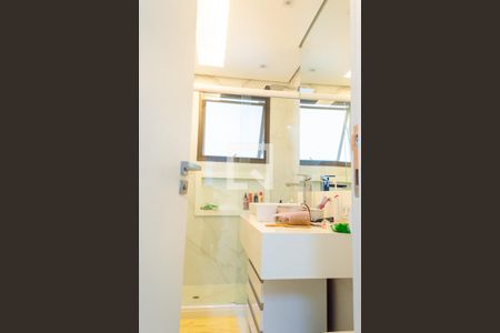 Apartamento à venda com 300m², 4 quartos e 4 vagasBanheiro da Suíte 1