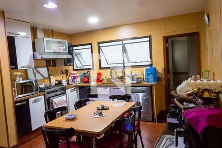 Apartamento à venda com 300m², 4 quartos e 4 vagasCozinha