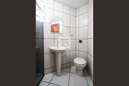 Banheiro de casa para alugar com 2 quartos, 100m² em Jardim Regina, São Paulo