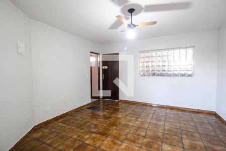 Sala de casa para alugar com 2 quartos, 100m² em Jardim Regina, São Paulo