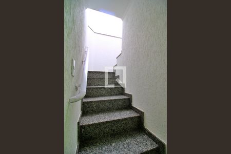 Casa para alugar com 173m², 3 quartos e 2 vagasEscada