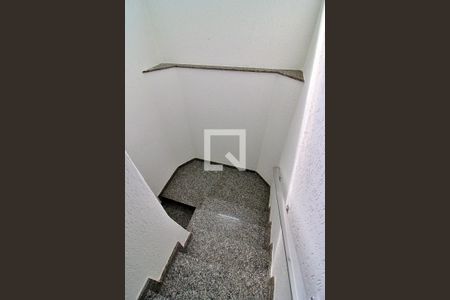 Casa para alugar com 173m², 3 quartos e 2 vagasEscada