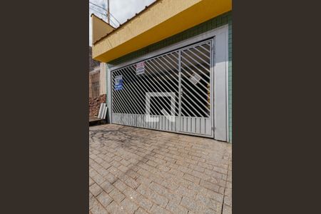 Casa à venda com 300m², 2 quartos e 2 vagas Casa à venda com 300m², 2 quartos e 2 vagasFachada