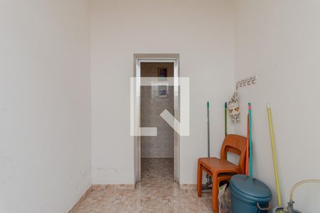 Casa à venda com 300m², 2 quartos e 2 vagas Casa à venda com 300m², 2 quartos e 2 vagasCorredor