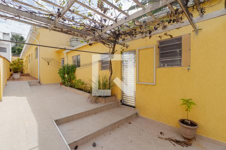 Casa à venda com 300m², 2 quartos e 2 vagas Casa à venda com 300m², 2 quartos e 2 vagasQuintal