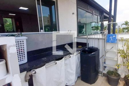 Apartamento à venda com 240m², 3 quartos e 2 vagas Apartamento à venda com 240m², 3 quartos e 2 vagasÁrea de Serviço