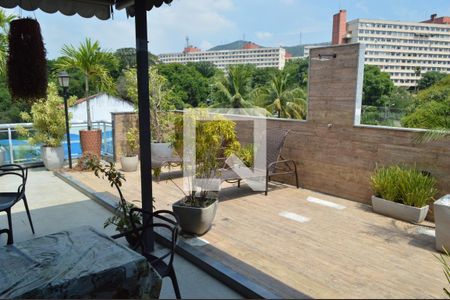 Apartamento à venda com 240m², 3 quartos e 2 vagas Apartamento à venda com 240m², 3 quartos e 2 vagasTerraço Gourmet