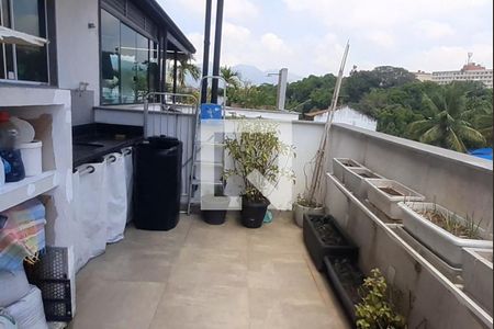 Apartamento à venda com 240m², 3 quartos e 2 vagas Apartamento à venda com 240m², 3 quartos e 2 vagasÁrea de Serviço