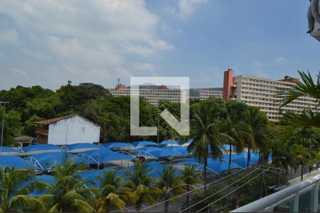 Apartamento à venda com 240m², 3 quartos e 2 vagas Apartamento à venda com 240m², 3 quartos e 2 vagasVista da Suíte 2