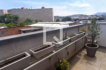 Apartamento à venda com 240m², 3 quartos e 2 vagas Apartamento à venda com 240m², 3 quartos e 2 vagasÁrea de Serviço