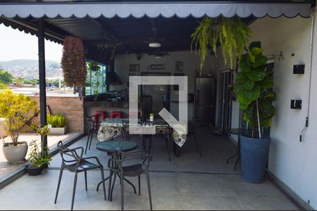 Apartamento à venda com 240m², 3 quartos e 2 vagas Apartamento à venda com 240m², 3 quartos e 2 vagasTerraço Gourmet