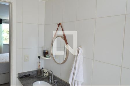Apartamento à venda com 240m², 3 quartos e 2 vagas Apartamento à venda com 240m², 3 quartos e 2 vagasBanheiro da Suíte 1