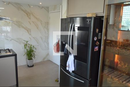 Apartamento à venda com 240m², 3 quartos e 2 vagas Apartamento à venda com 240m², 3 quartos e 2 vagasCozinha