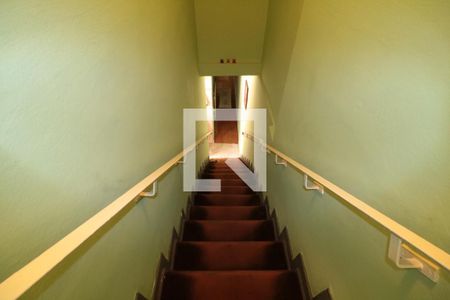 Casa à venda com 130m², 2 quartos e 8 vagasEscada