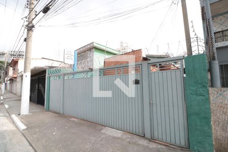 Casa à venda com 130m², 2 quartos e 8 vagasFachada