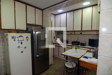 Apartamento à venda com 191m², 4 quartos e 1 vagaCozinha