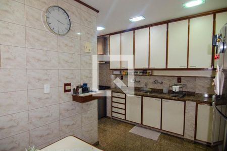 Apartamento à venda com 191m², 4 quartos e 1 vagaCozinha