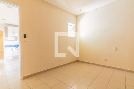 Quarto 1 de casa para alugar com 2 quartos, 80m² em Vila Marari, São Paulo