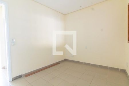 Quarto 2 de casa para alugar com 2 quartos, 80m² em Vila Marari, São Paulo