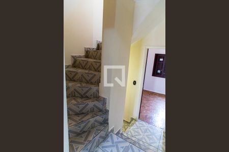 Casa à venda com 83m², 3 quartos e 2 vagasEscada