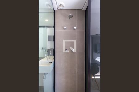 Banheiro de kitnet/studio à venda com 1 quarto, 11m² em Cidade Jardim, São Paulo