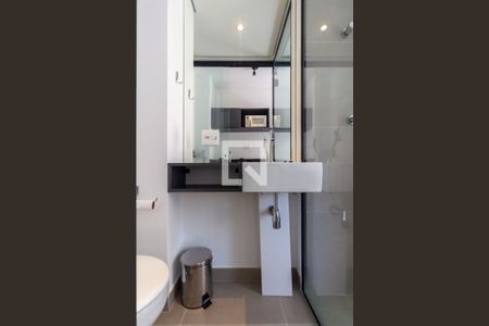 Banheiro de kitnet/studio à venda com 1 quarto, 11m² em Cidade Jardim, São Paulo
