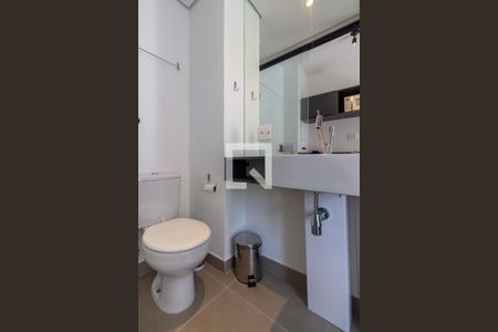 Banheiro de kitnet/studio à venda com 1 quarto, 11m² em Cidade Jardim, São Paulo