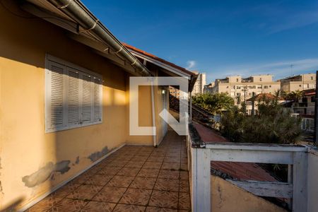 Casa à venda com 304m², 5 quartos e 5 vagas Casa à venda com 304m², 5 quartos e 5 vagasVaranda