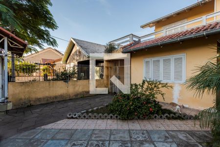 Casa à venda com 304m², 5 quartos e 5 vagas Casa à venda com 304m², 5 quartos e 5 vagasPátio