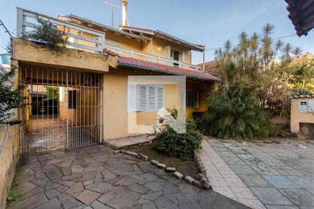 Casa à venda com 304m², 5 quartos e 5 vagas Casa à venda com 304m², 5 quartos e 5 vagasPátio