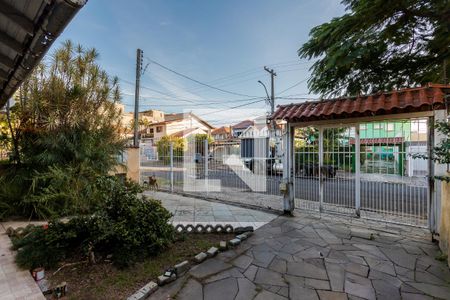 Casa à venda com 304m², 5 quartos e 5 vagas Casa à venda com 304m², 5 quartos e 5 vagasPátio