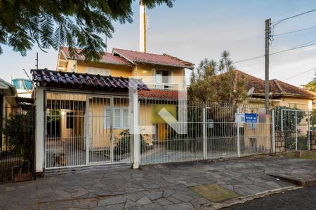 Casa à venda com 304m², 5 quartos e 5 vagas Casa à venda com 304m², 5 quartos e 5 vagasFachada