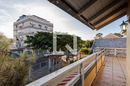 Casa à venda com 304m², 5 quartos e 5 vagas Casa à venda com 304m², 5 quartos e 5 vagasVaranda