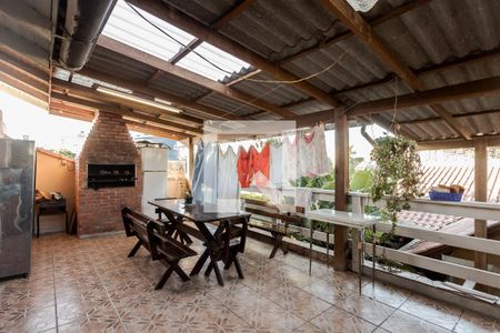 Casa à venda com 304m², 5 quartos e 5 vagas Casa à venda com 304m², 5 quartos e 5 vagasÁrea de Serviço