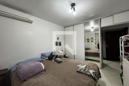 Casa à venda com 270m², 3 quartos e 2 vagasSuíte