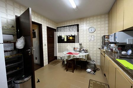 Casa à venda com 270m², 3 quartos e 2 vagasCozinha