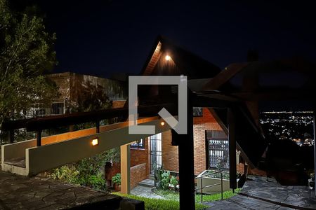 Casa à venda com 270m², 3 quartos e 2 vagas Casa à venda com 270m², 3 quartos e 2 vagasFachada