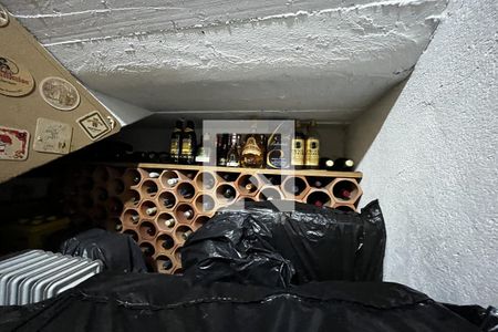 Casa à venda com 270m², 3 quartos e 2 vagasAdega