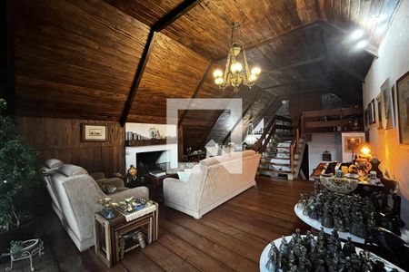 Sala de casa à venda com 3 quartos, 270m² em Teresópolis, Porto Alegre