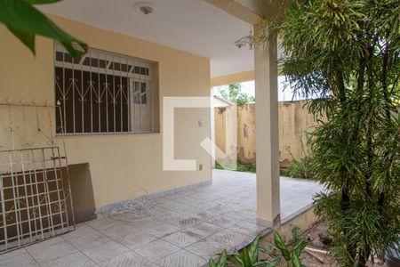 Casa para alugar com 326m², 5 quartos e 3 vagas Casa para alugar com 326m², 5 quartos e 3 vagasEntrada