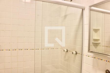 Banheiro Social 1 de apartamento para alugar com 3 quartos, 80m² em Barra Funda, Guarujá